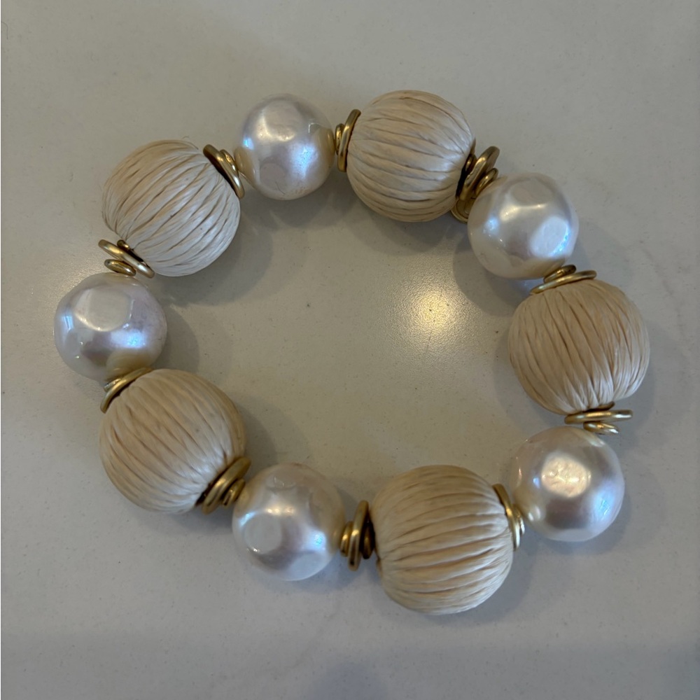 Luxurious Pearl and Carved Cream Bead Statement Bracelet